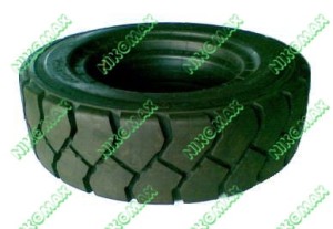 Opona pneumatyczna 8.15x15 (28x9-15)  TVS